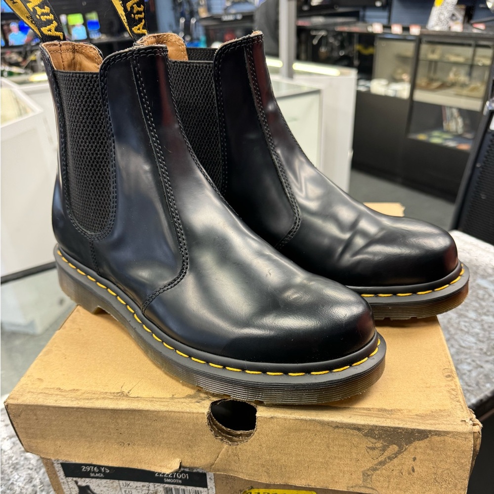 BN Men’s Doc Marten Boots Size 8